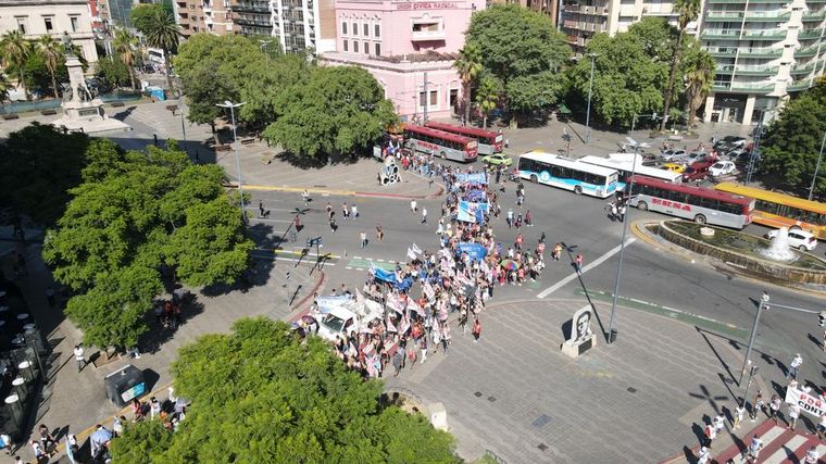 FOTO: Polo Obrero y otras organizaciones sociales marchan en Córdoba