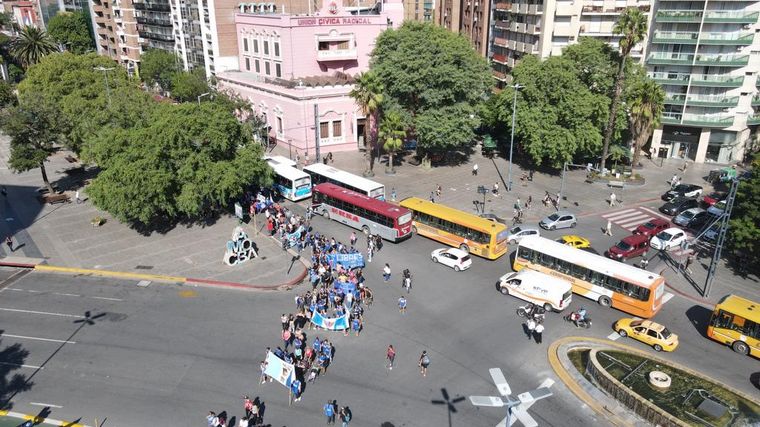 Polo Obrero y otras organizaciones sociales marchan en Córdoba