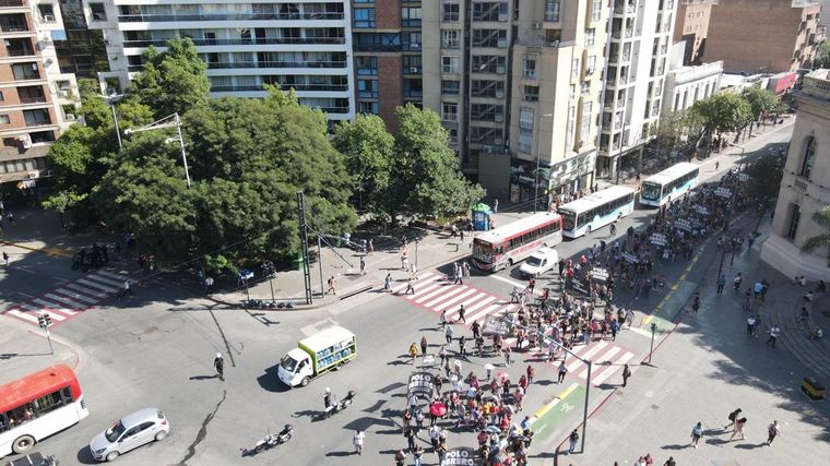 Polo Obrero y otras organizaciones sociales marchan en Córdoba