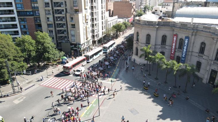 Polo Obrero y otras organizaciones sociales marchan en Córdoba