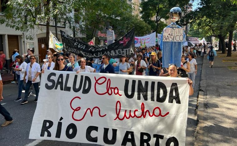 Trabajadores de la Salud pararon y marcharon en Córdoba.