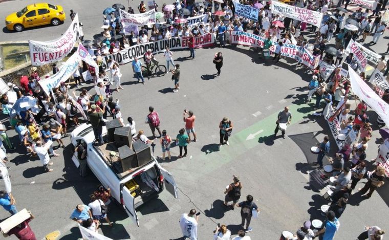 Trabajadores de la Salud pararon y marcharon en Córdoba.