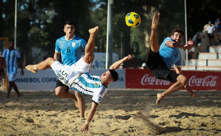 FOTO: Argentina ya ganó sus dos primeros partidos de la Copa de Futblo Playa en Rosario.