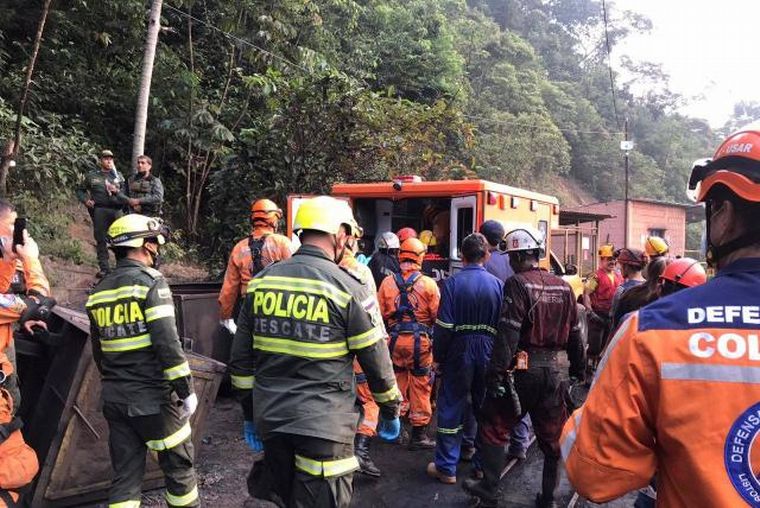 FOTO: Explosión en minas de Colombia: hallan fallecidos a 10 mineros y hay 21 heridos