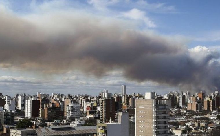 FOTO: Rosario convivió durante meses con el humo proveniente de las quemas en las islas.