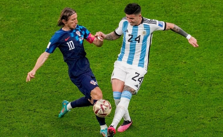 Luca Modric y Enzo Fernández, en Qatar; ahora se vuelven a cruzar en la Champions.