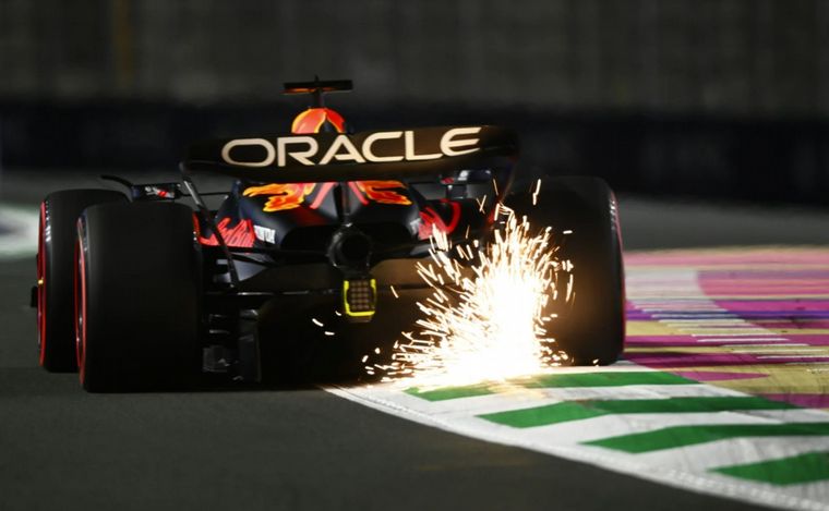 FOTO: De día o de noche, con calor o sin calor, Verstappen manda en la F1 en Jeddah