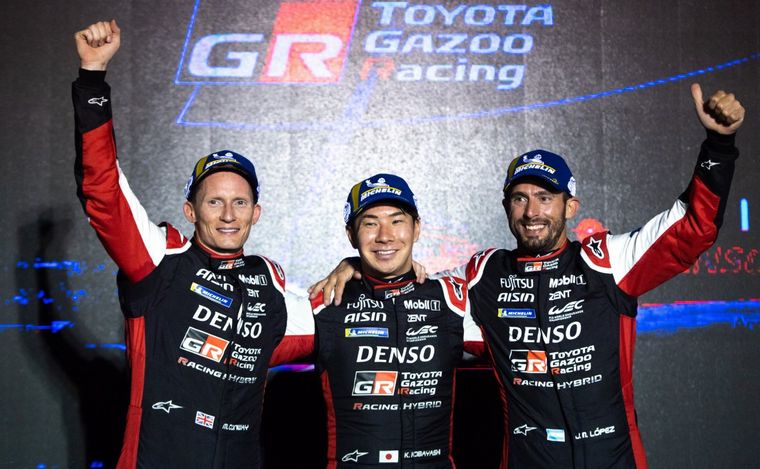 FOTO: Toda la alegría de Conway, Kobayashi y 'Pechito' por la primera victoria