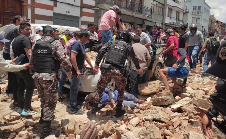 FOTO: Un terremoto en Ecuador deja al menos cuatro muertos.