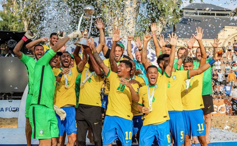 FOTO: Brasil dueño absoluto del Futbol Playa en Sudarmérica.