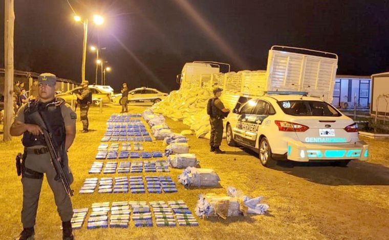 FOTO: Gendarmería desbarató un camión que traficaba cocaína.