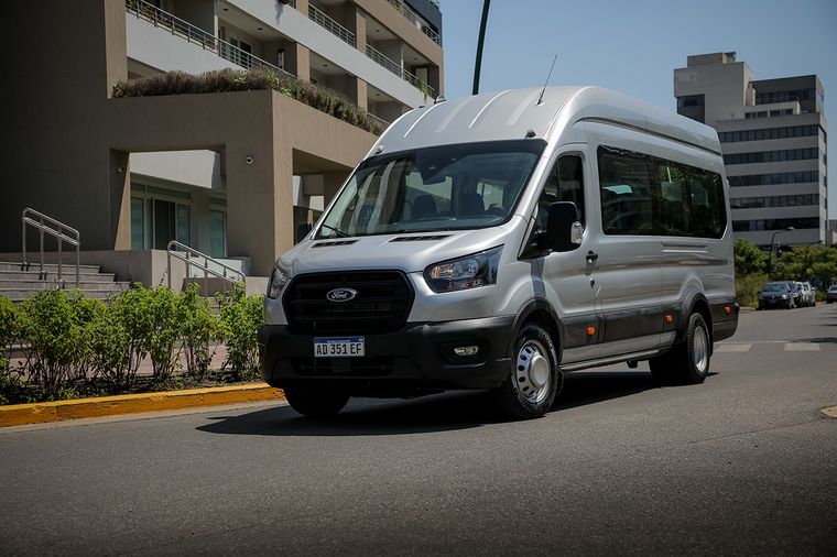 Transit con nuevo Motor y Nueva Transmisión Automática.