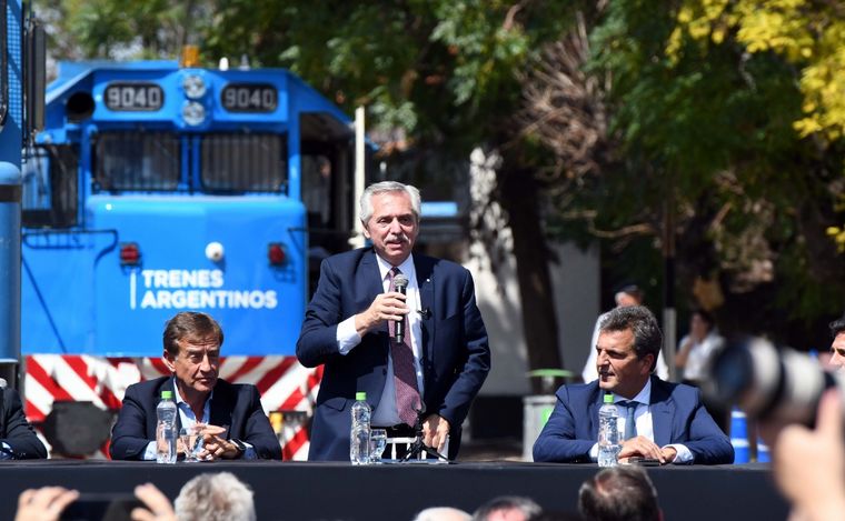 FOTO: Fernández reinauguró tren que une Mendoza con Retiro: evitó alusiones económicas.