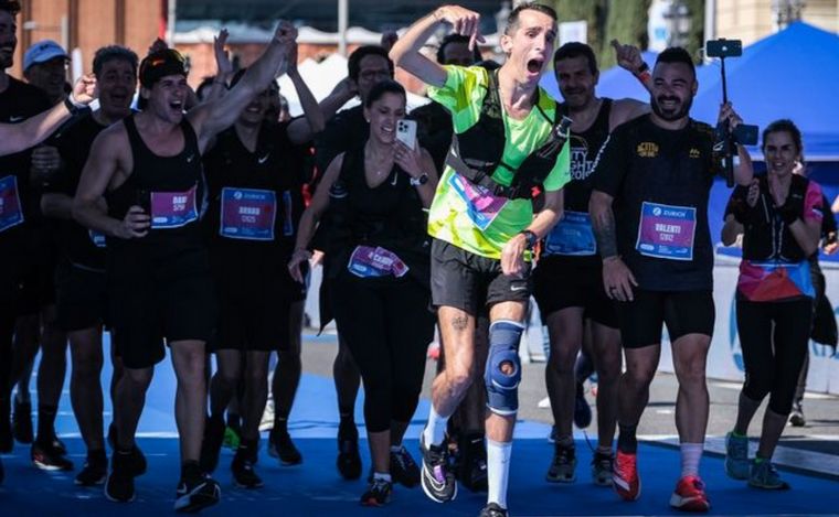 FOTO: Álex Roca, el primer atleta con parálisis cerebral en completar una maratón