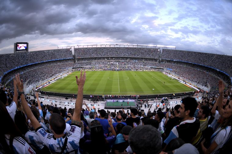 FOTO: El Estadio Monumental, colmado para alentar a la Selección.