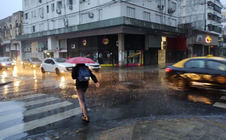 FOTO: Alerta Naranja para Rosario y la región por fuertes tormentas en este viernes. 