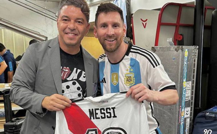 FOTO: Marcelo Gallardo y Lionel Messi.