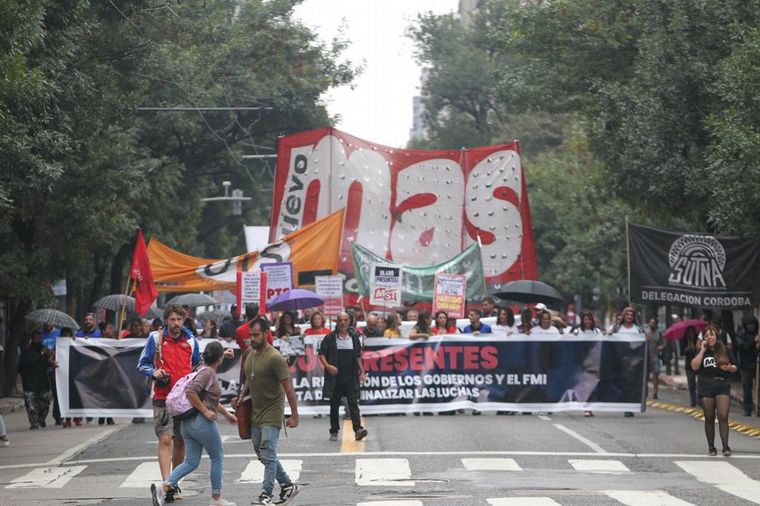 FOTO: Día por la Memoria: Distintas columnas de izquierda marcharon en Córdoba