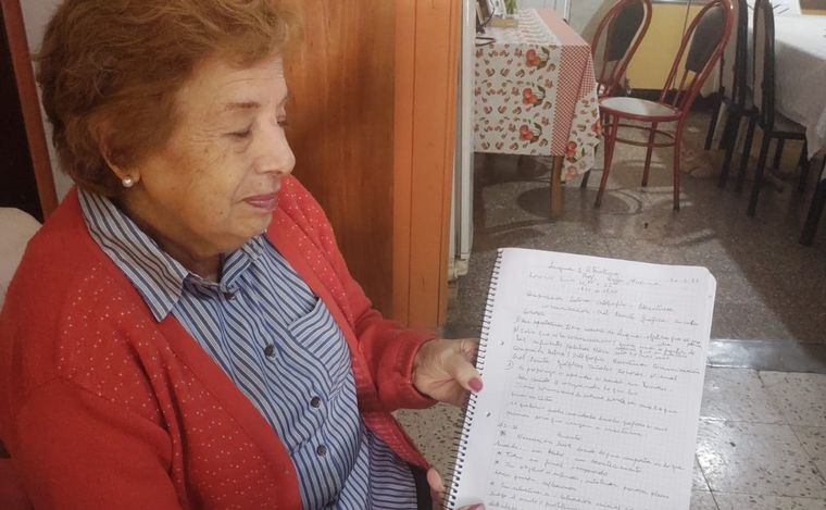 AUDIO: A sus 74 años, Dora pudo volver a estudiar. (Foto: Fernando Barrionuevo/Cadena 3)