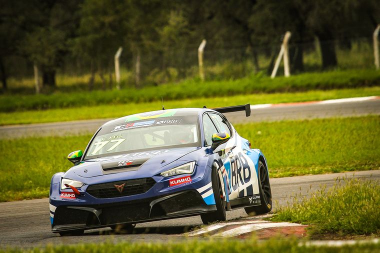 El brasileño Raphael Reis con Cupra es la última referencia antes de clasificar.