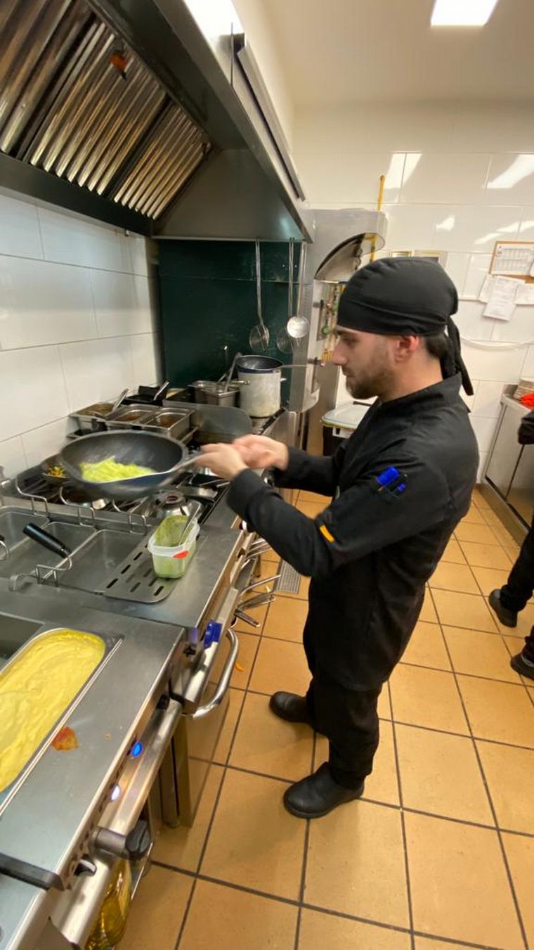 Martín es un cocinero cordobés que busca instalarse en los Alpes italianos.