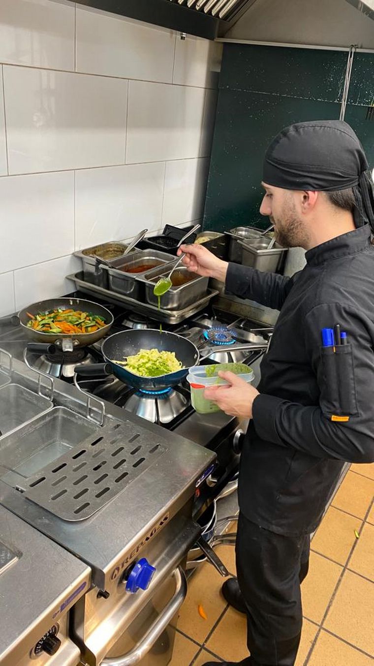 Martín es un cocinero cordobés que busca instalarse en los Alpes italianos.