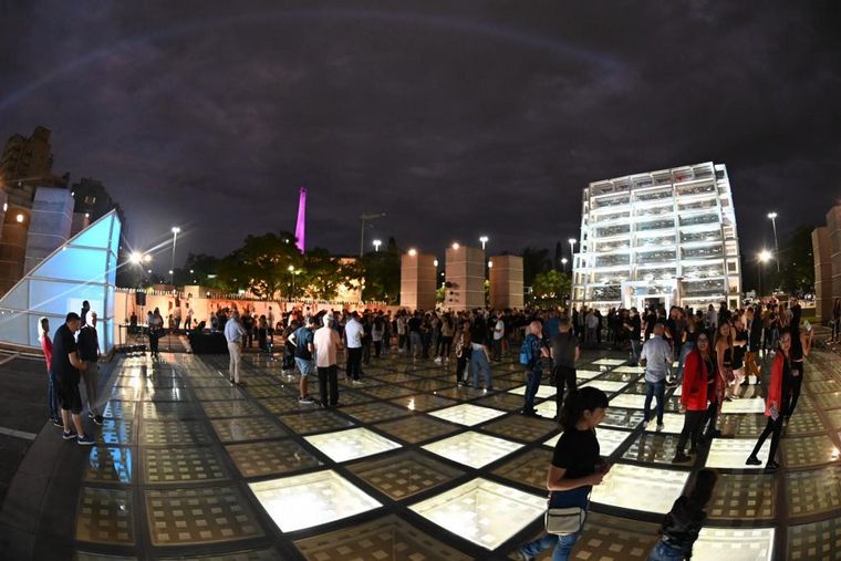 FOTO: Presentaron la puesta en valor de la Plaza España