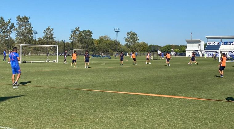 Ante la atenta mirada de Javier Gandolfi, Talleres entrenó pensando en Instituto