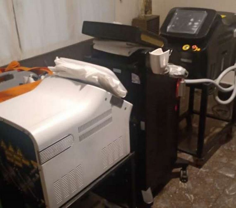FOTO: Las pesadas máquinas de depilación láser que la banda buscaba robar.