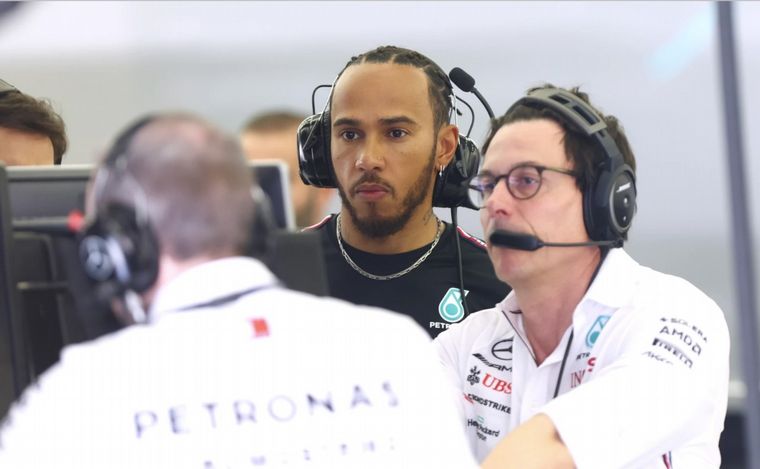 FOTO: Hamilton y Wolff y la difícil tarea de revertir la caída de Mercedes en la F1