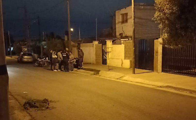 Una niña recibió un balazo en el pecho durante una pelea tras un partido de fútbol.