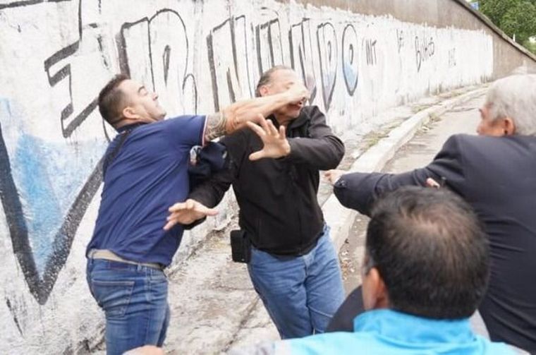 FOTO: Berni fue brutalmente agredido en una protesta (Gentileza: Maxi Failla/Clarín).