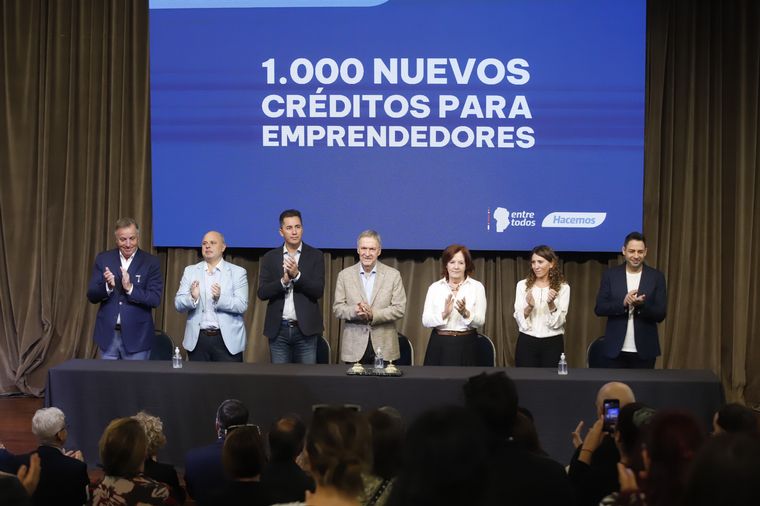 Schiaretti presentó mil créditos para emprendedores.