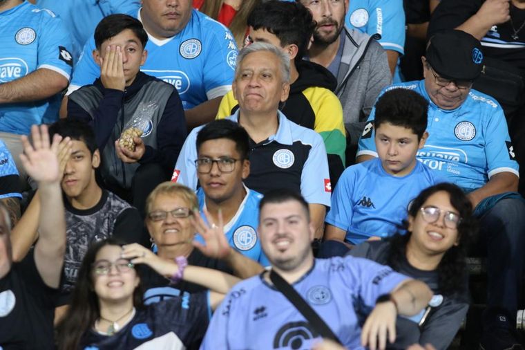 Los hinchas de Belgrano coparon las tribunas del Mario Alberto Kempes.