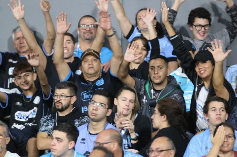 Los hinchas de Belgrano coparon las tribunas del Mario Alberto Kempes.