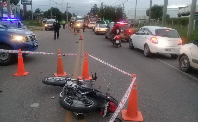 Intentó sobrepasar con su moto a un camión y murió. (Policía)