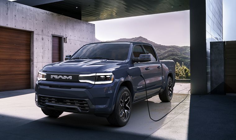 La Ram 1500 REV 2025 totalmente eléctrica se presentó en el Salón de Nueva York.