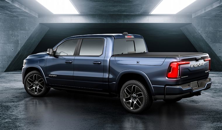 La Ram 1500 REV 2025 totalmente eléctrica se presentó en el Salón de Nueva York.