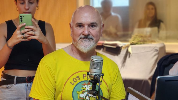 Osvaldo Gross le dio una clase de pastelería al equipo de Siempre Juntos