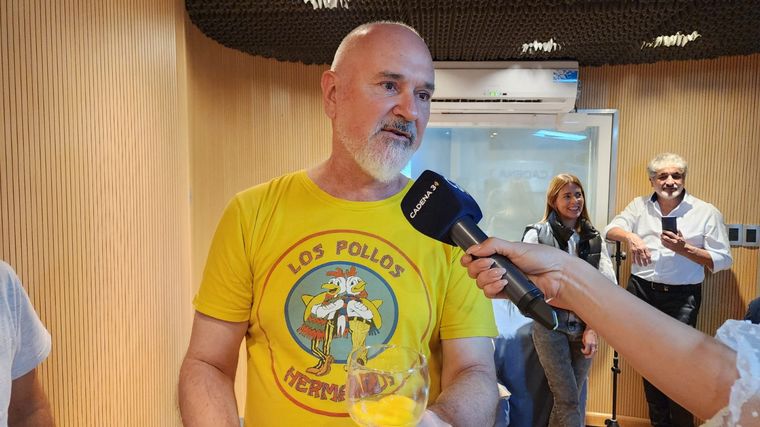 Osvaldo Gross le dio una clase de pastelería al equipo de Siempre Juntos