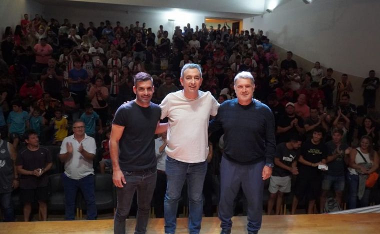 Referentes de Newell's y Central charlaron con chicos y chicas de clubes de la ciudad