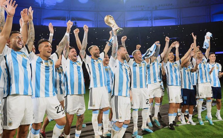 FOTO: Argentina encabeza la clasificación de la FIFA tras seis años.