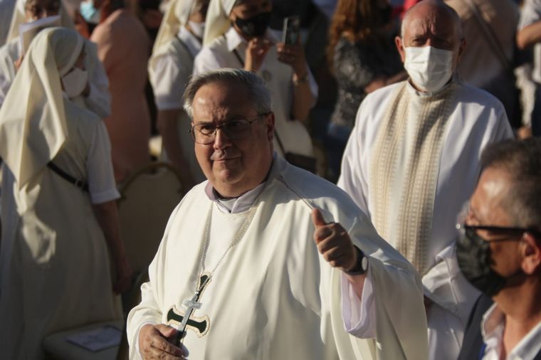 FOTO: El Arzobispo de Córdoba invita a participar en las actividades de Semana Santa