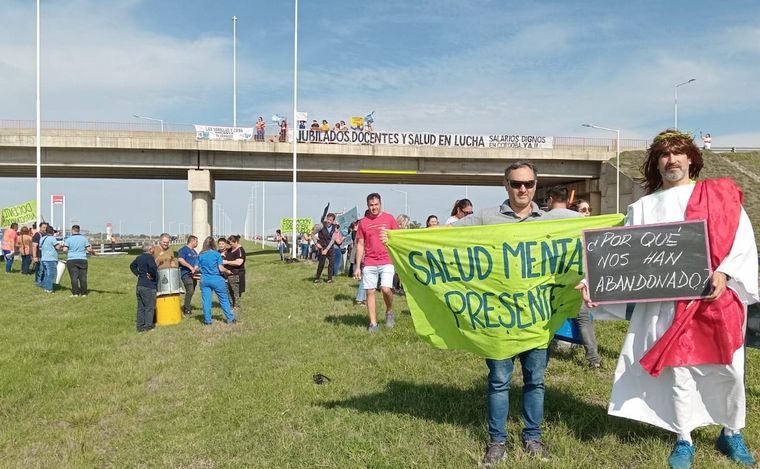 Marcha de docentes y trabajadores de salud en Bell Ville.