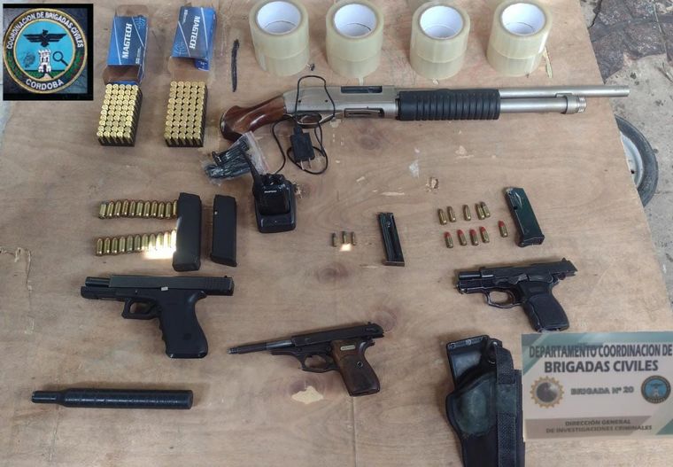 FOTO: El armamento encontrado en barrio Cuesta Colorada de La Calera.