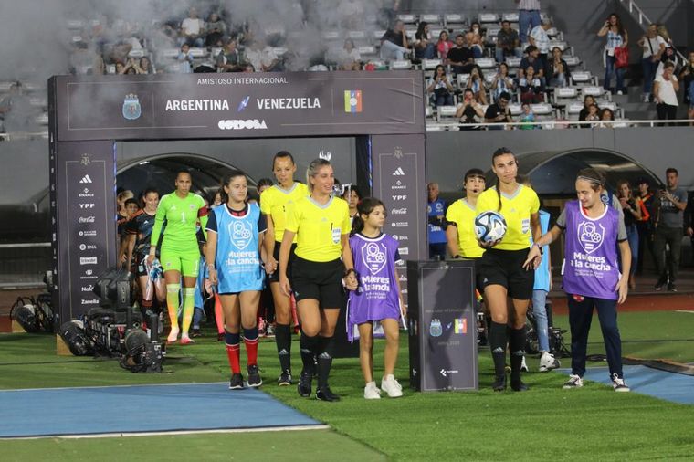 El seleccionado femenino se mide con Venezuela en el Kempes