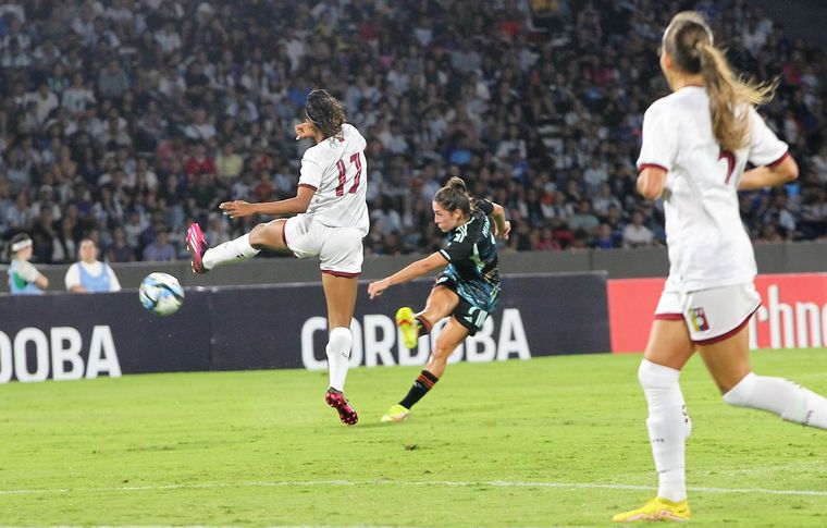 El seleccionado femenino se mide con Venezuela en el Kempes