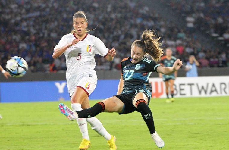 El seleccionado femenino se mide con Venezuela en el Kempes