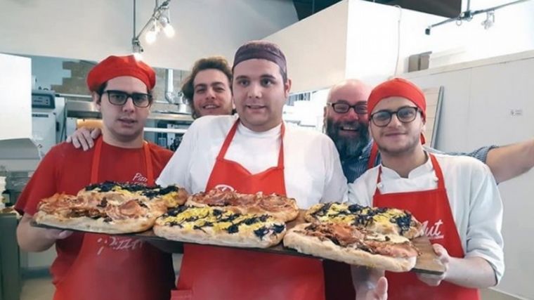 FOTO: PizzAut es una cadena de pizzerías Italianas atendidas por jóvenes con autismo