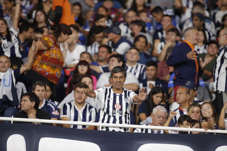 FOTO: Los hinchas de Talleres coparon las tribunas del Mario Alberto Kempes.